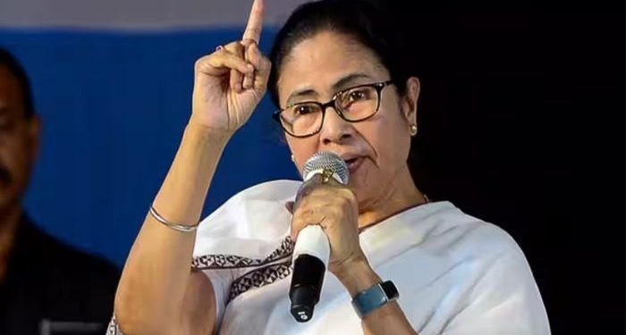 Mamata Banerjee speaking at rally demanding Amit Shah resignation over Malda hostage incident